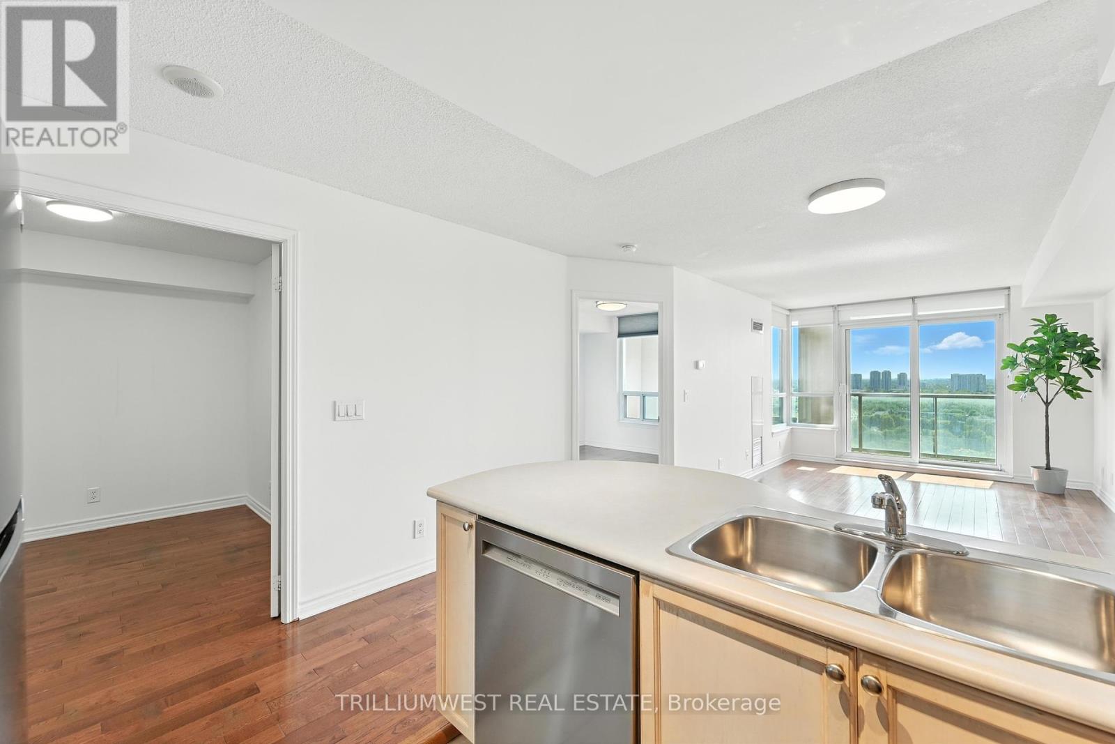 Photo 14 of 2111 17 Barberry Place, Toronto ON