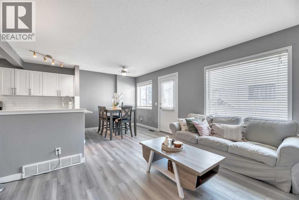 Photo 2 of 237 Willowbrook Close Nw, Airdrie AB