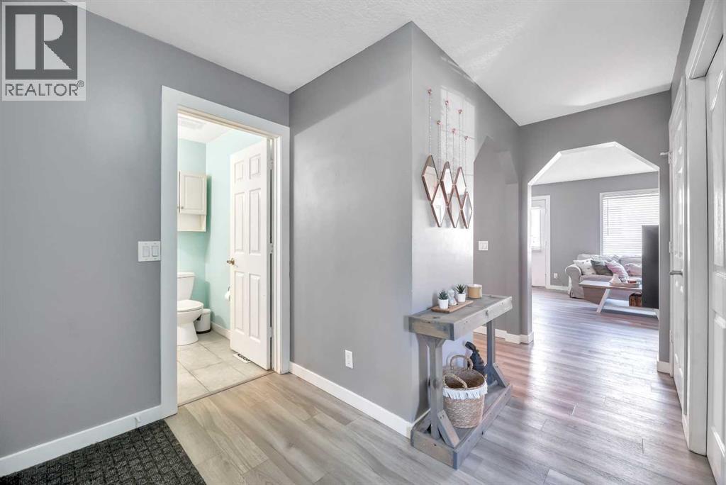Photo 5 of 237 Willowbrook Close Nw, Airdrie AB