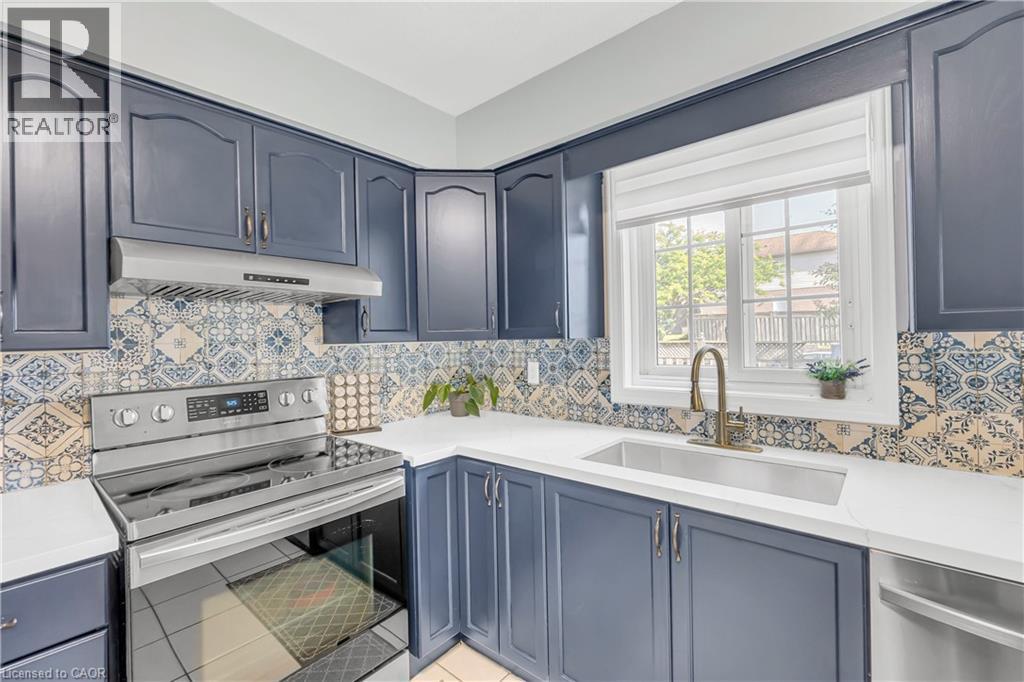 Photo 4 of 40 Alderson Drive, Cambridge ON