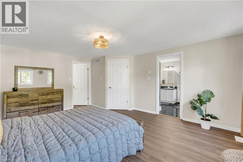 Photo 19 of 40 Alderson Drive, Cambridge ON