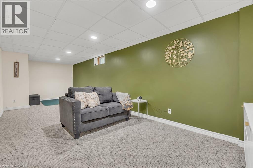 Photo 32 of 40 Alderson Drive, Cambridge ON