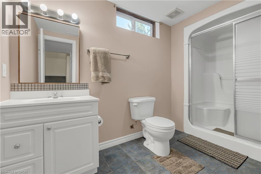 Photo 23 of 40 Alderson Drive, Cambridge ON