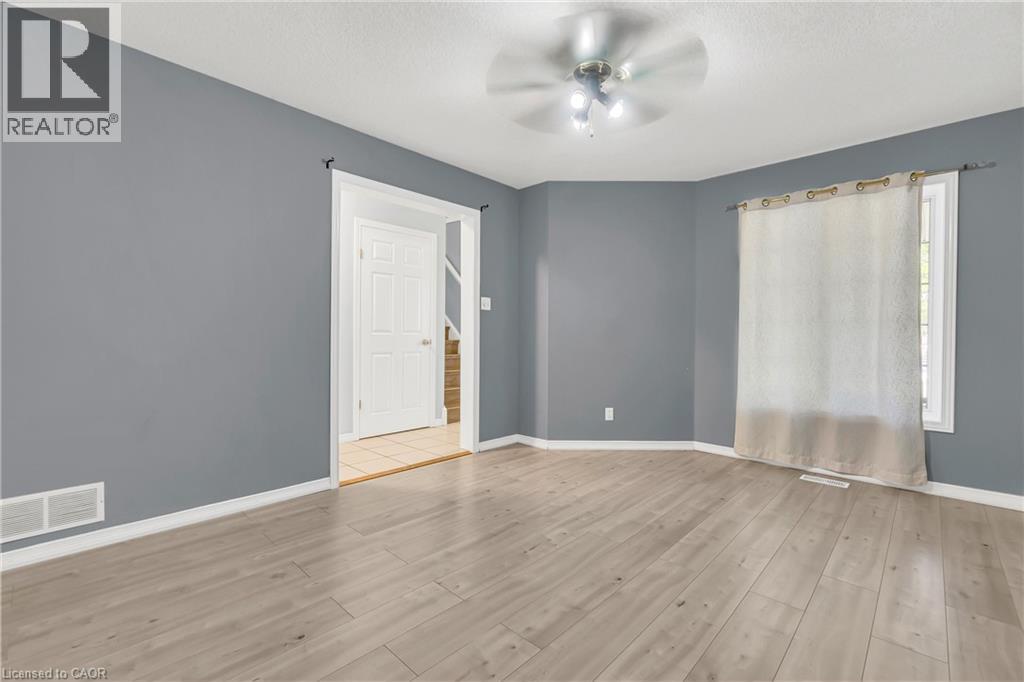 Photo 27 of 40 Alderson Drive, Cambridge ON