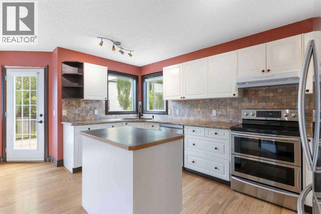 Photo 4 of 24 Bow Close, Cochrane AB