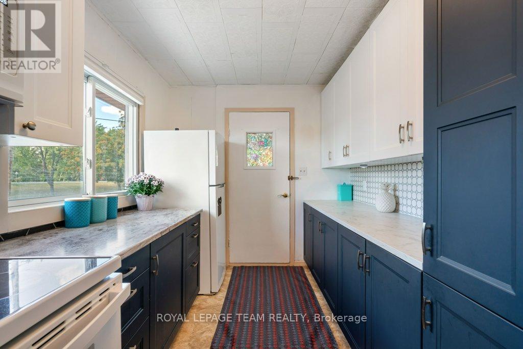 Photo 21 of 24 Beach Avenue, South Dundas ON