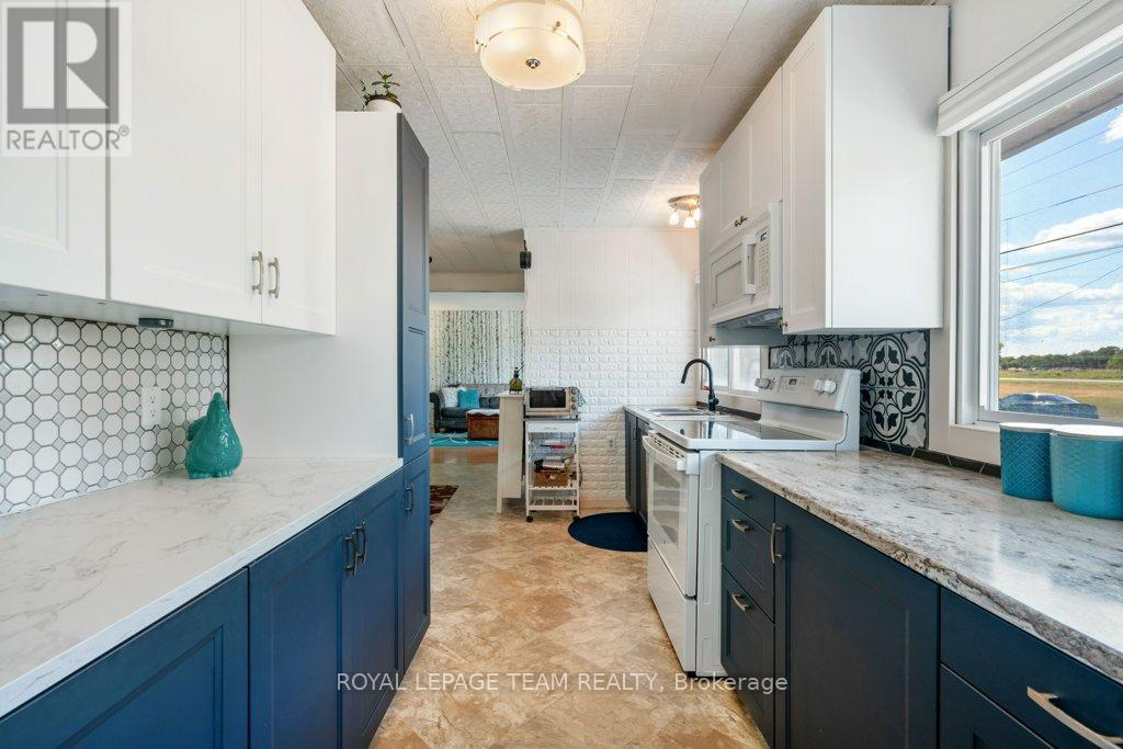 Photo 22 of 24 Beach Avenue, South Dundas ON