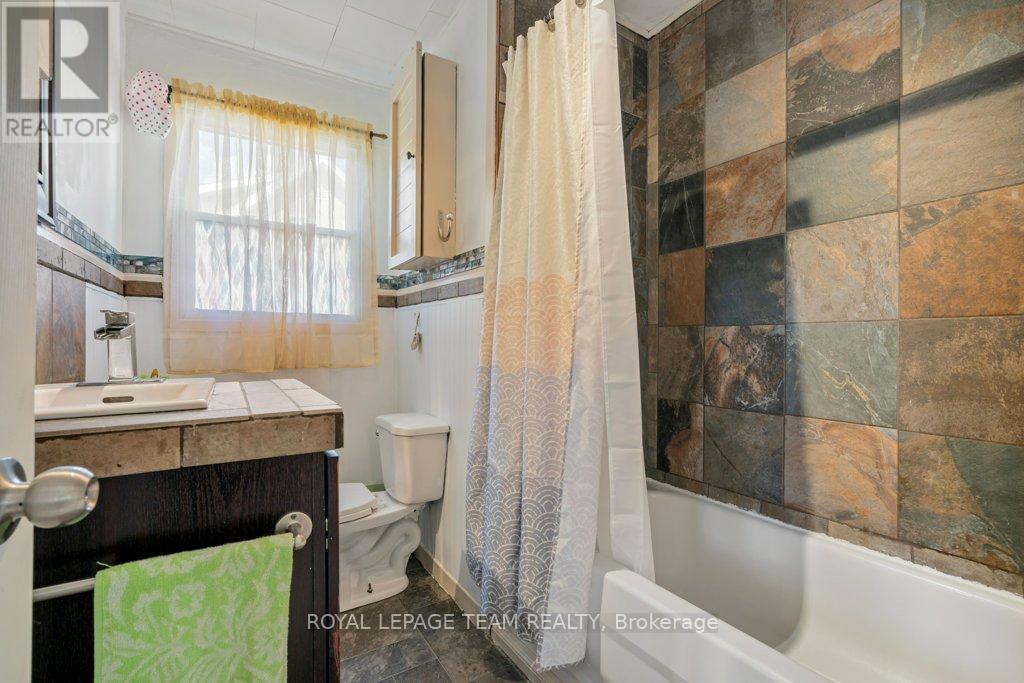 Photo 16 of 24 Beach Avenue, South Dundas ON