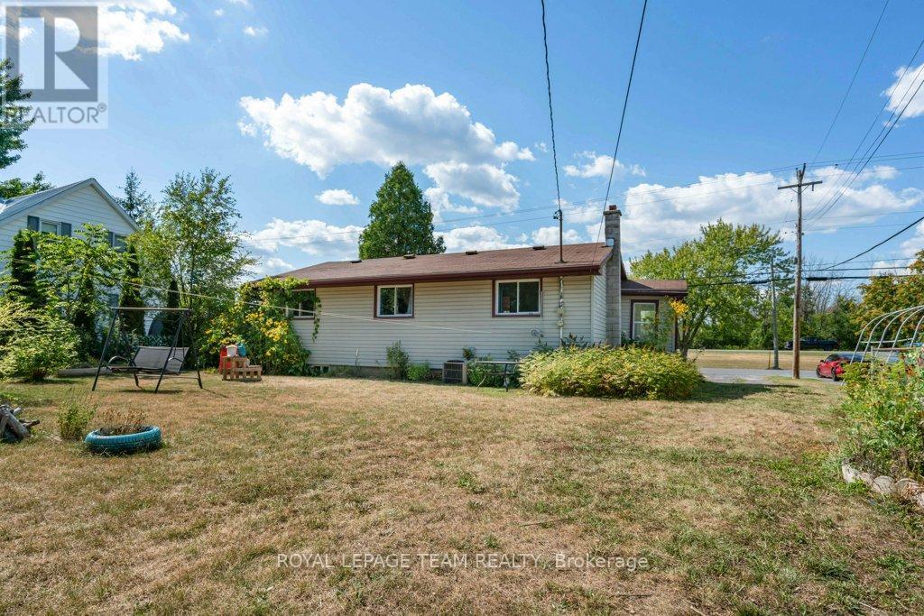 Photo 2 of 24 Beach Avenue, South Dundas ON