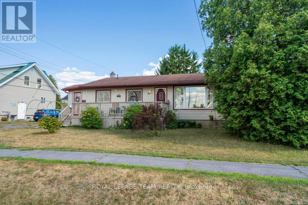 Photo 10 of 24 Beach Avenue, South Dundas ON