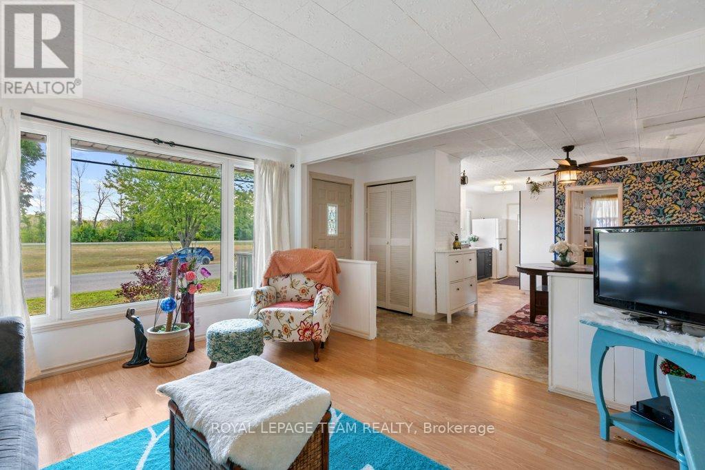 Photo 14 of 24 Beach Avenue, South Dundas ON