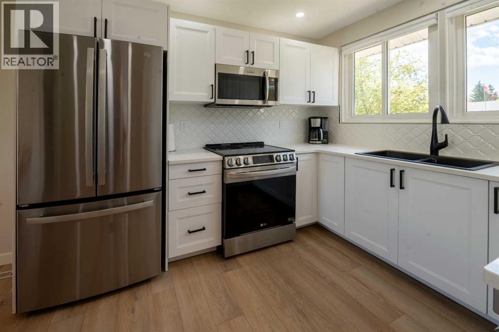 Photo 8 of 19 Sherwood Crescent, Red Deer AB