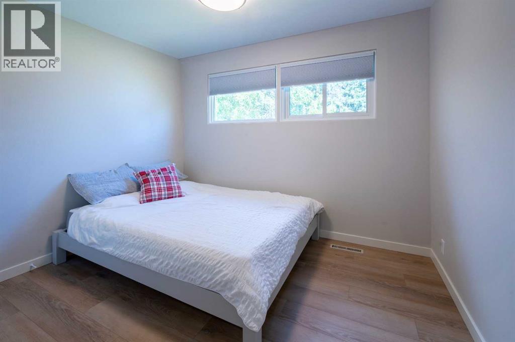 Photo 16 of 19 Sherwood Crescent, Red Deer AB