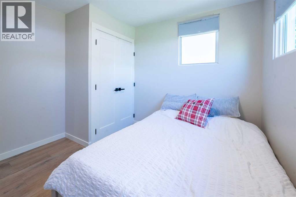 Photo 17 of 19 Sherwood Crescent, Red Deer AB