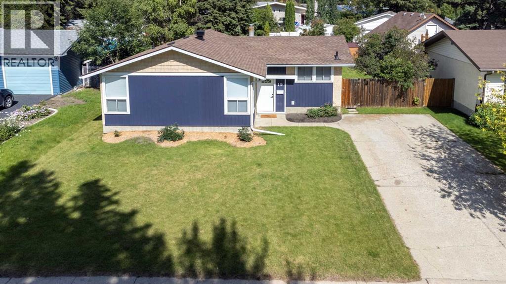 Photo 34 of 19 Sherwood Crescent, Red Deer AB