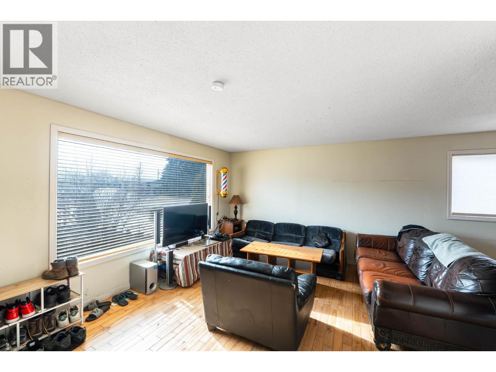 540 Lomond Road - 5