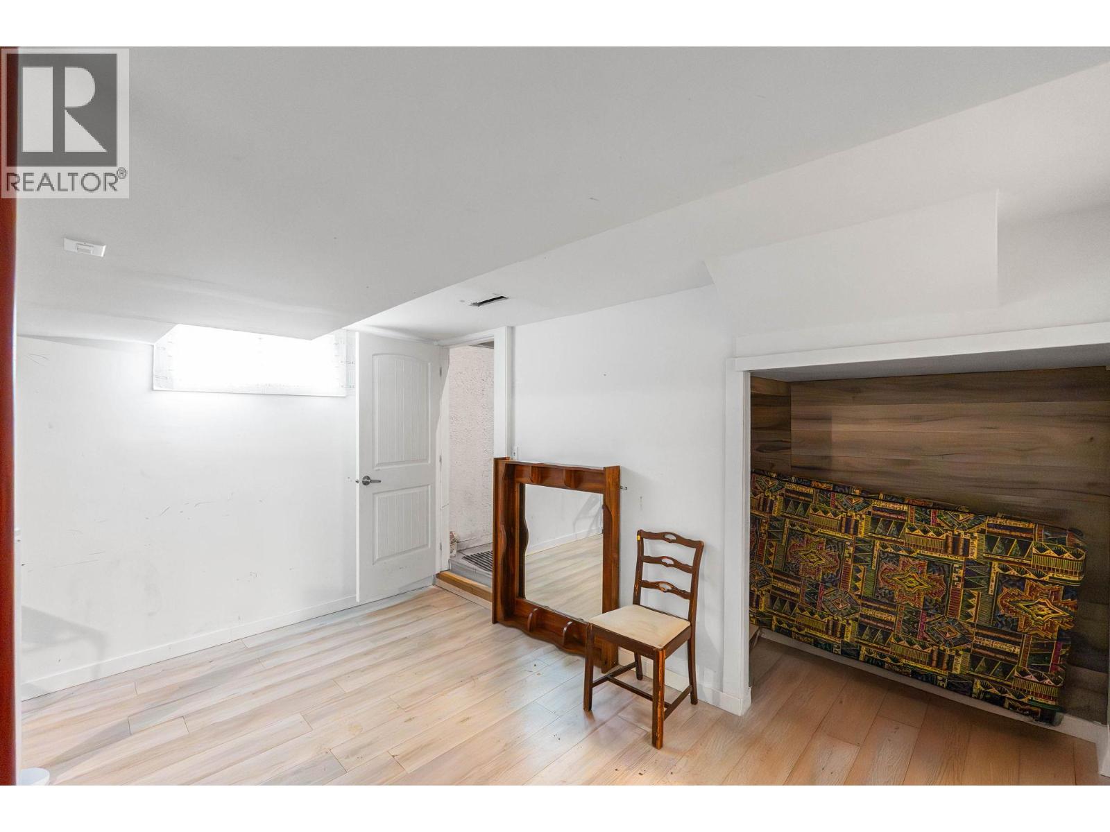 540 Lomond Road - 19