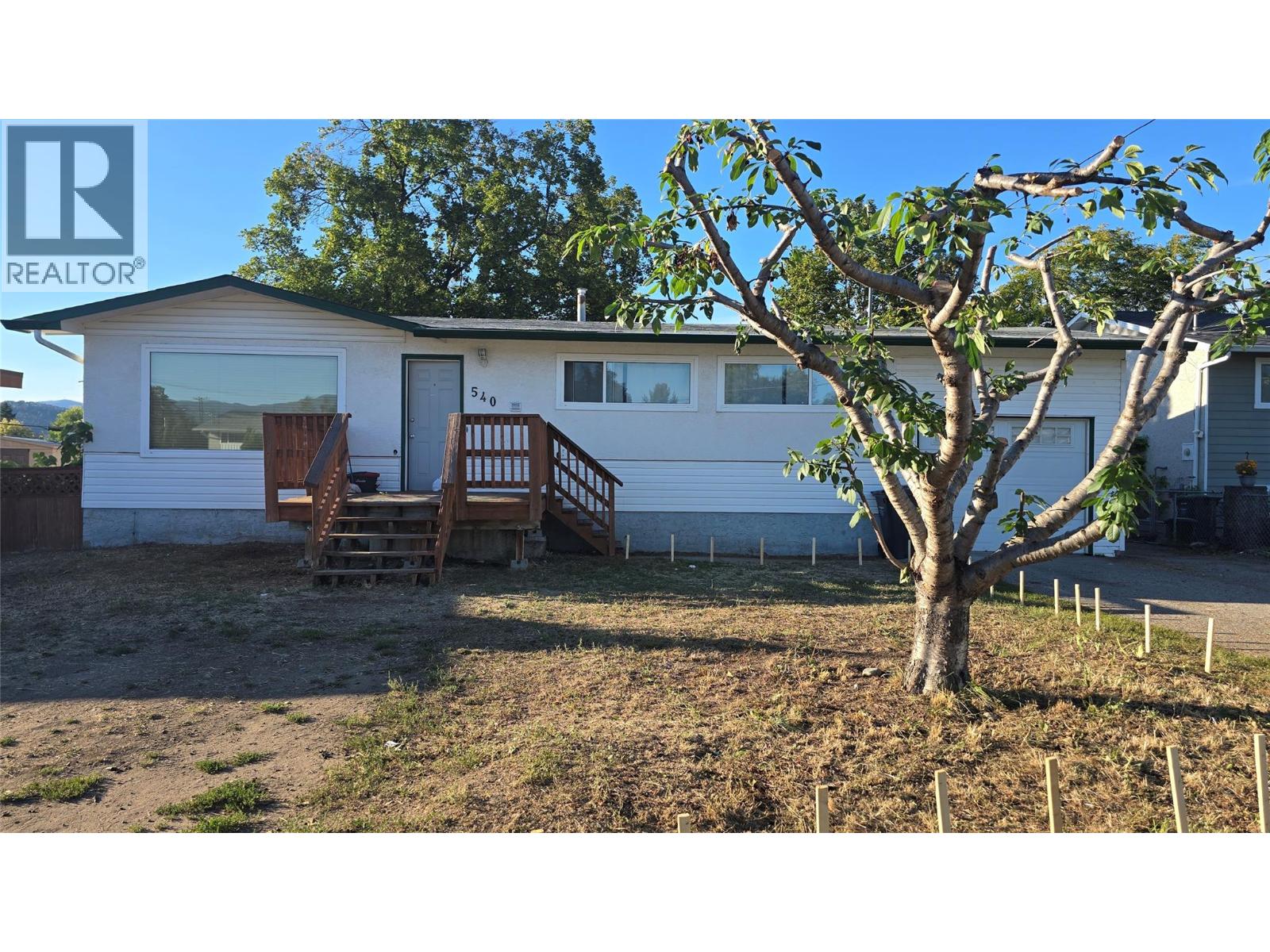 540 Lomond Road - 1