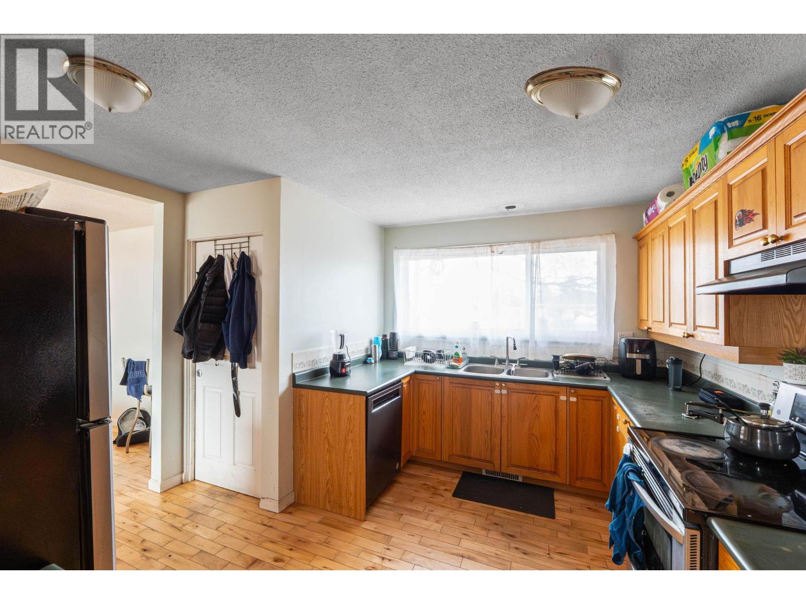 540 Lomond Road - 10