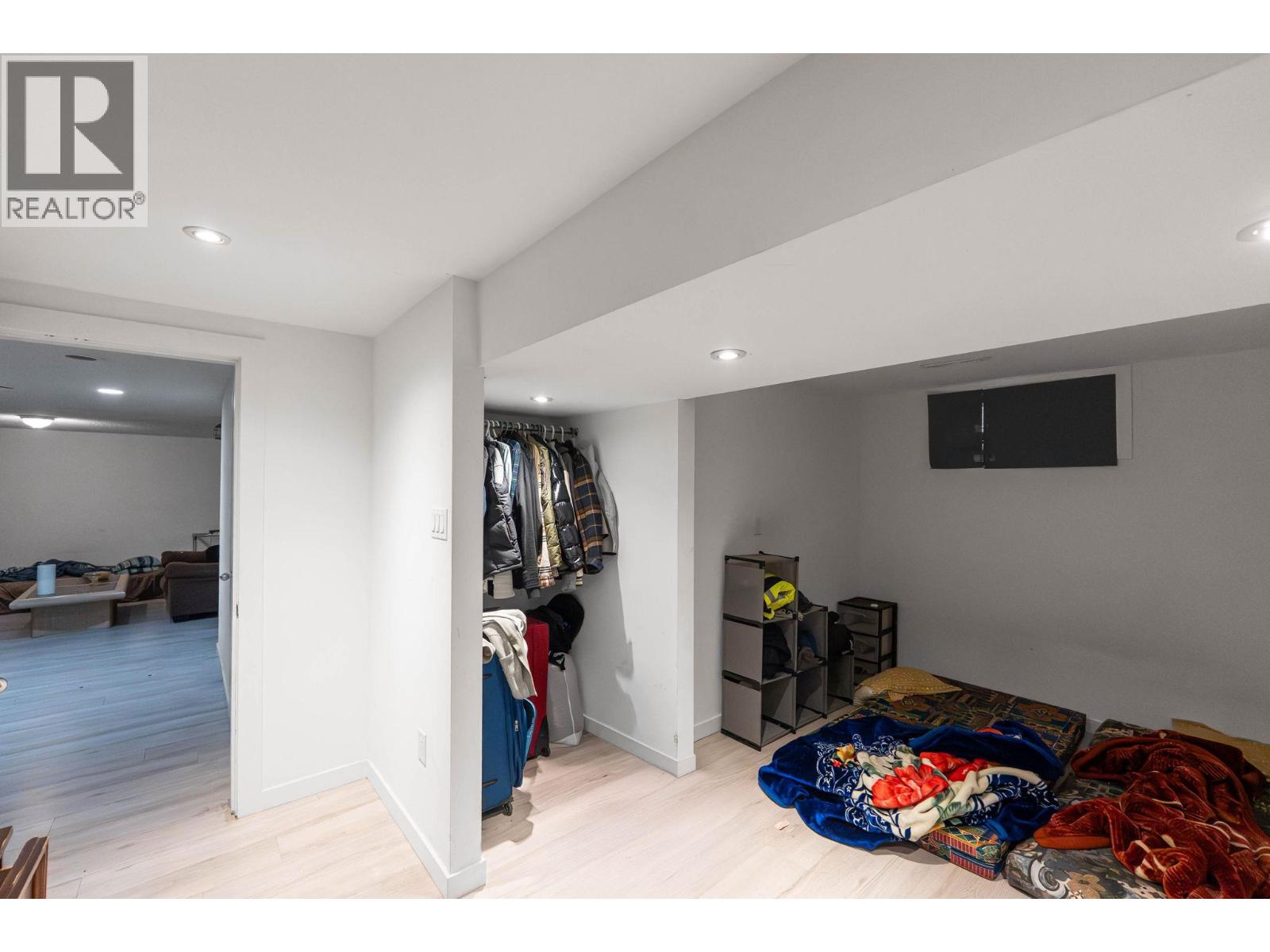 540 Lomond Road, Kelowna