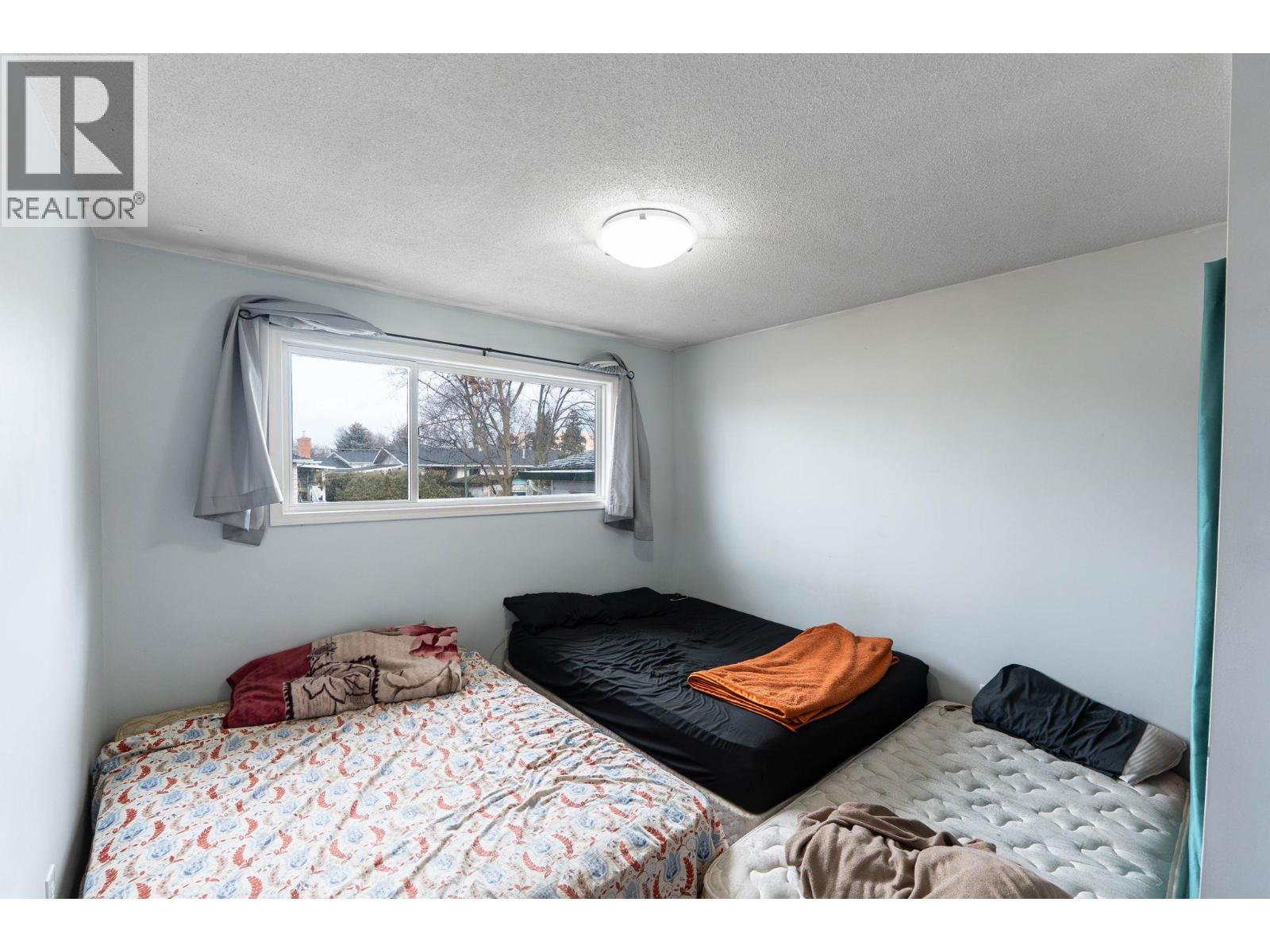 540 Lomond Road - 14