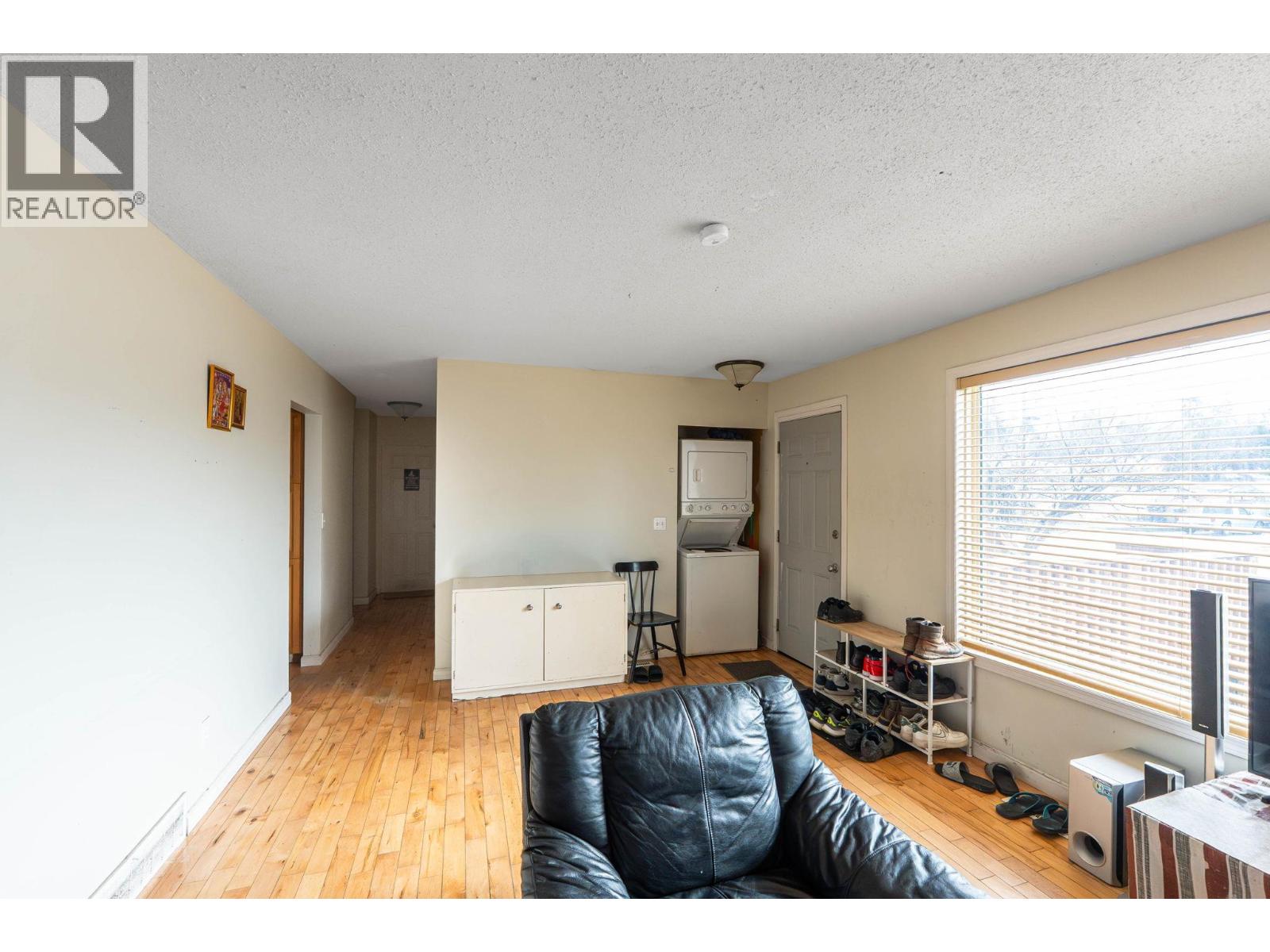 540 Lomond Road - 6