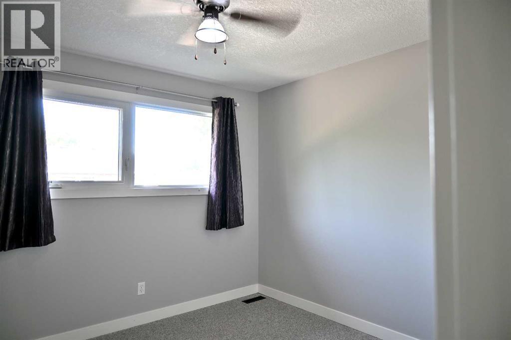 Photo 19 of 18 Cataract Road Sw, High River AB