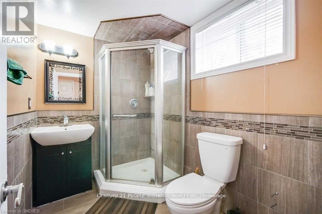 Photo 6 of 477 Silverstone Drive E, Toronto ON