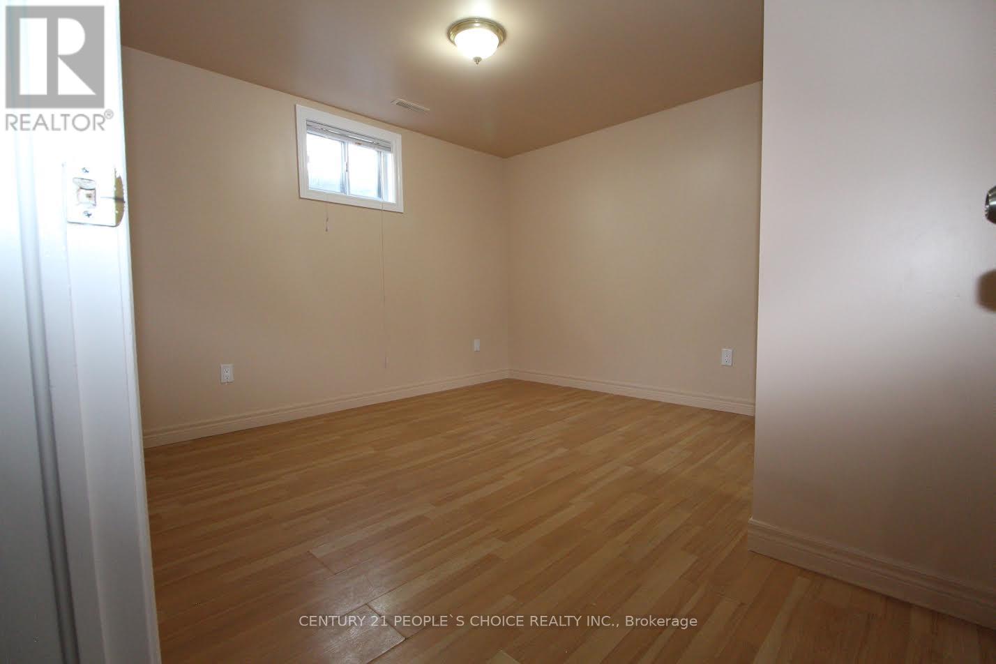 Photo 9 of 477 Silverstone Drive E, Toronto ON