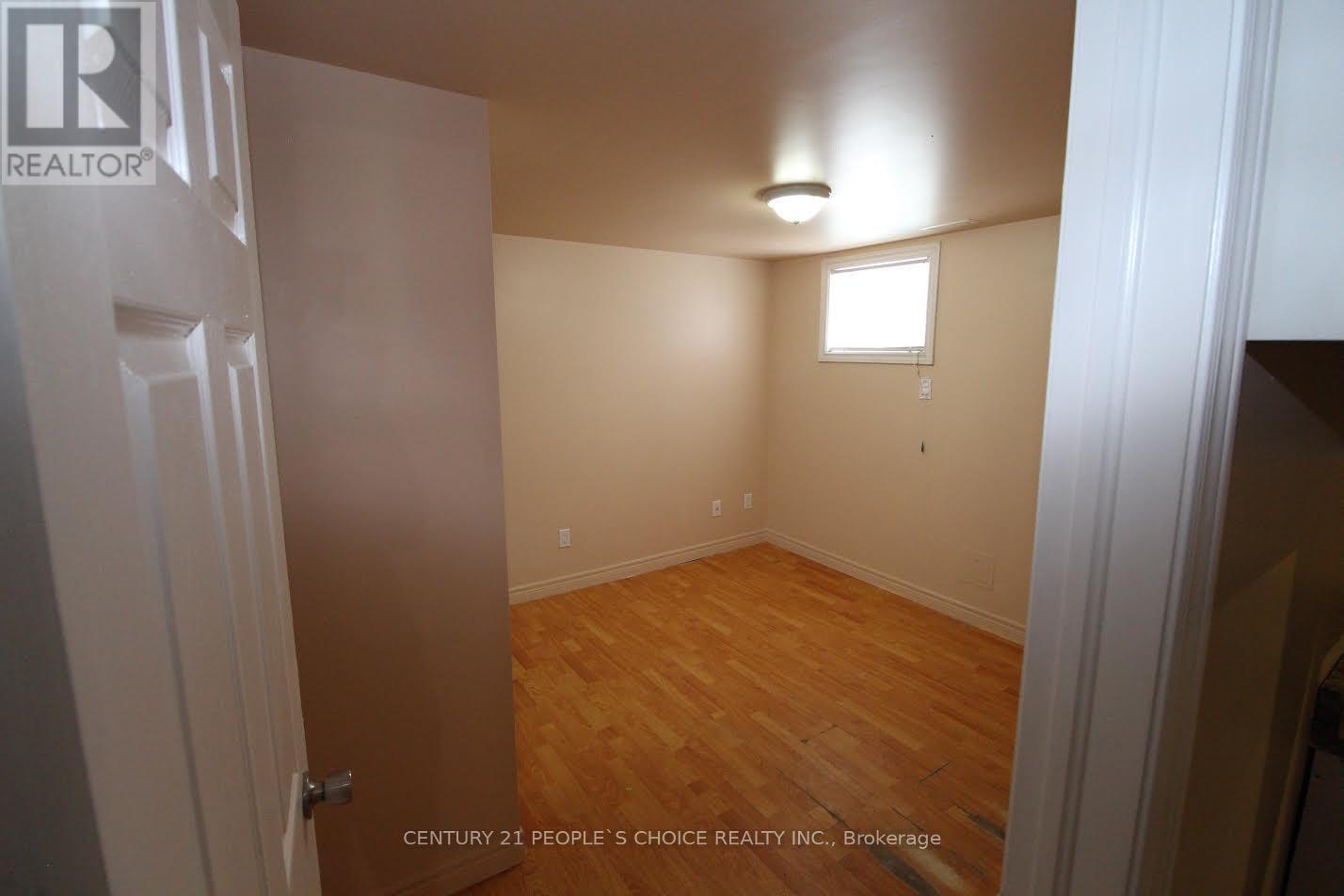 Photo 5 of 477 Silverstone Drive E, Toronto ON