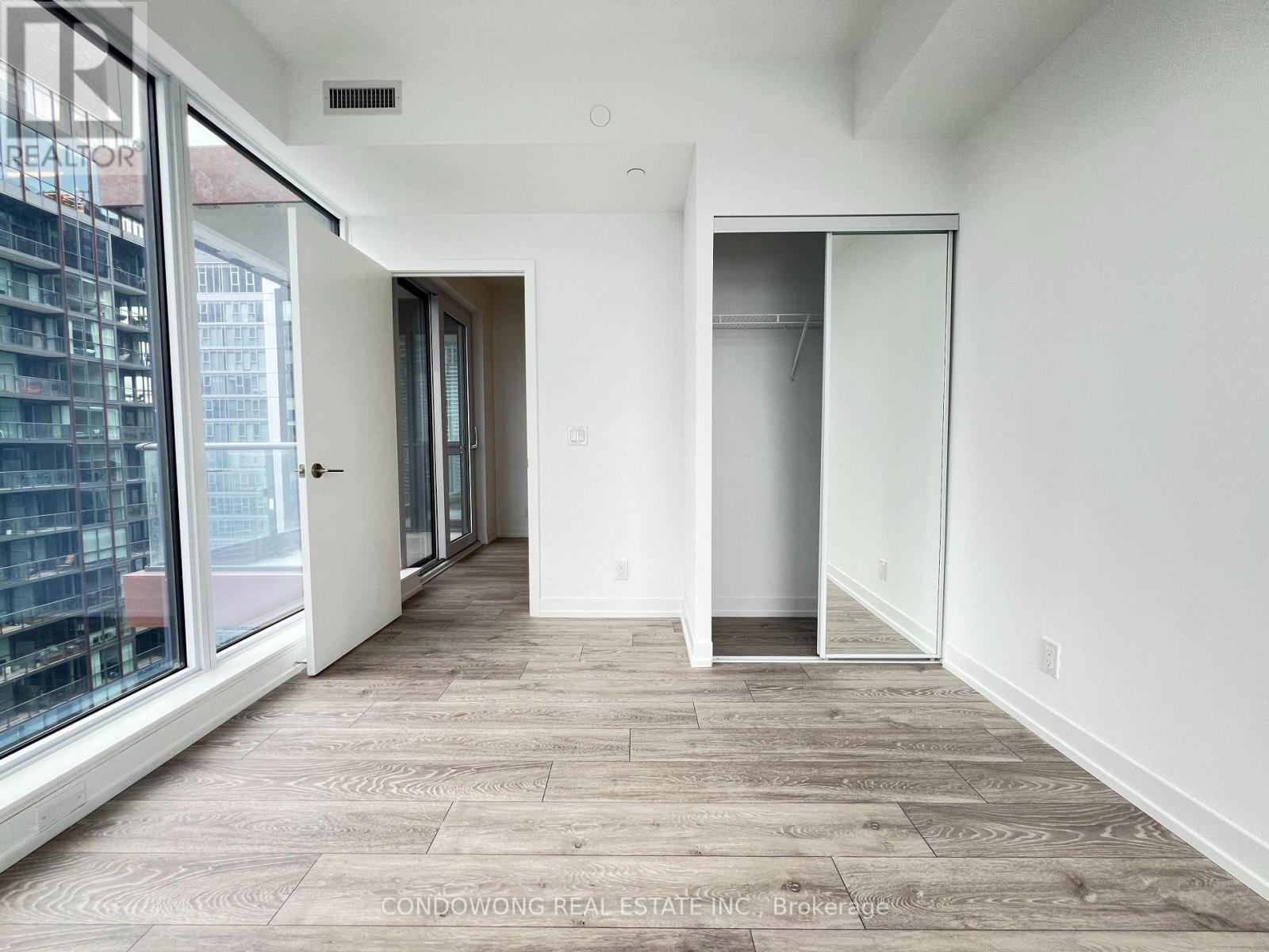 Photo 5 of 4202 55 Mercer Street, Toronto ON