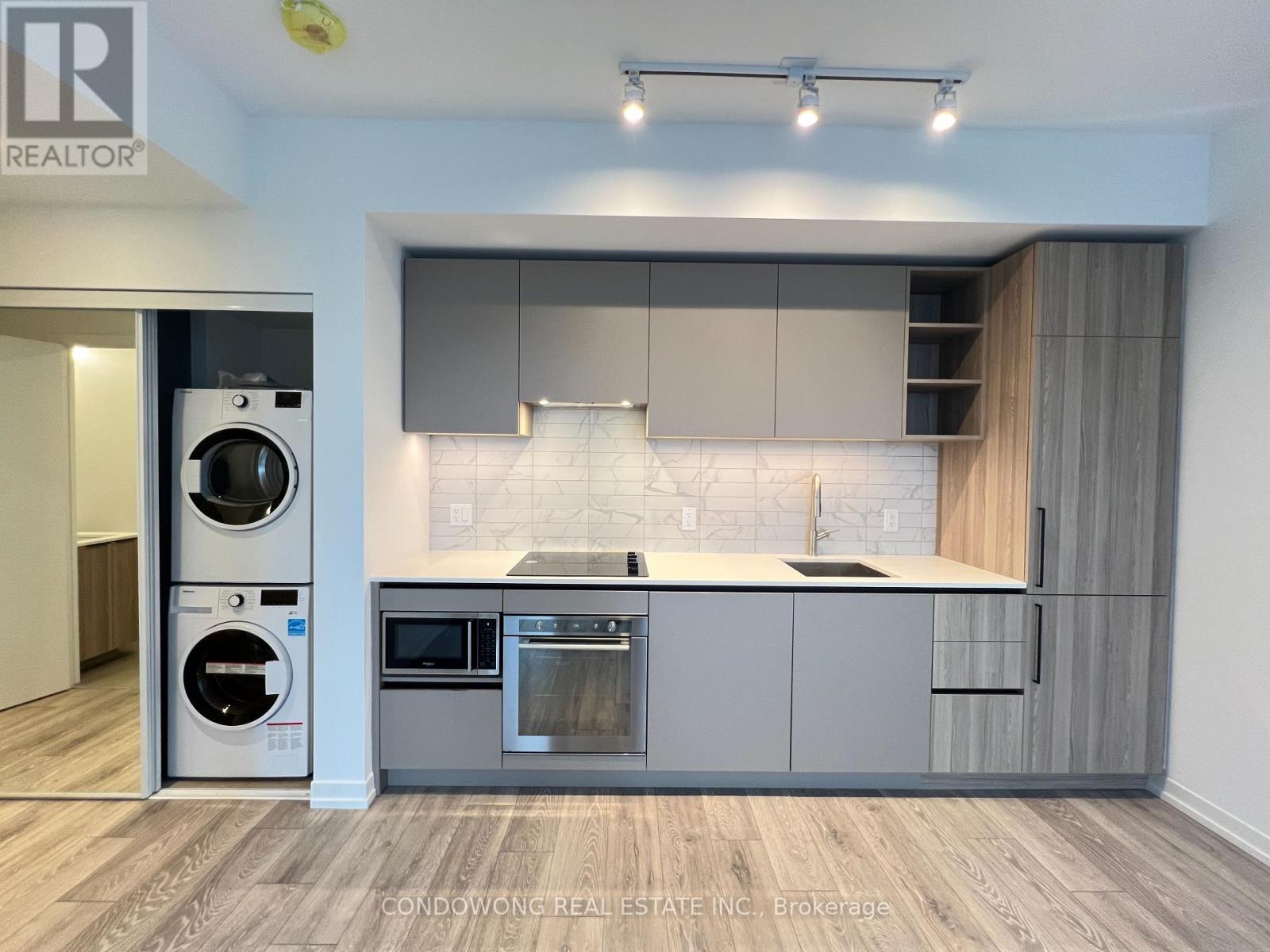 Photo 4 of 4202 55 Mercer Street, Toronto ON