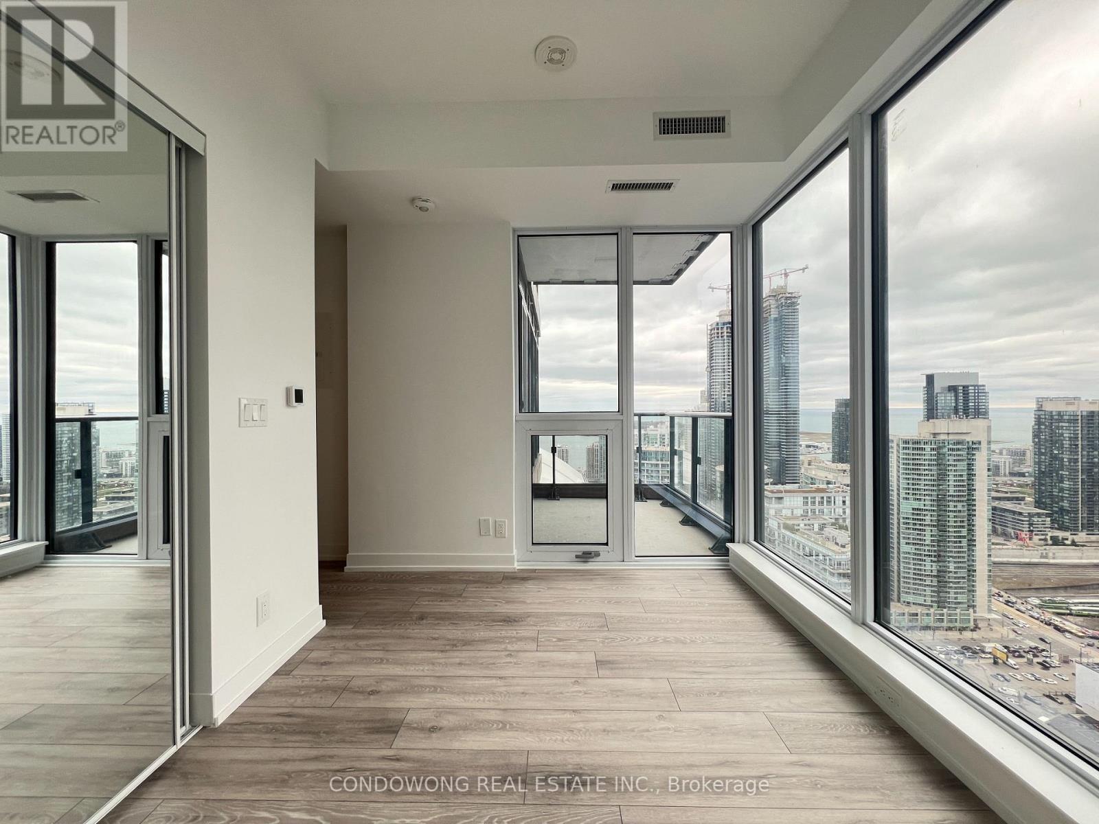 Photo 3 of 4202 55 Mercer Street, Toronto ON