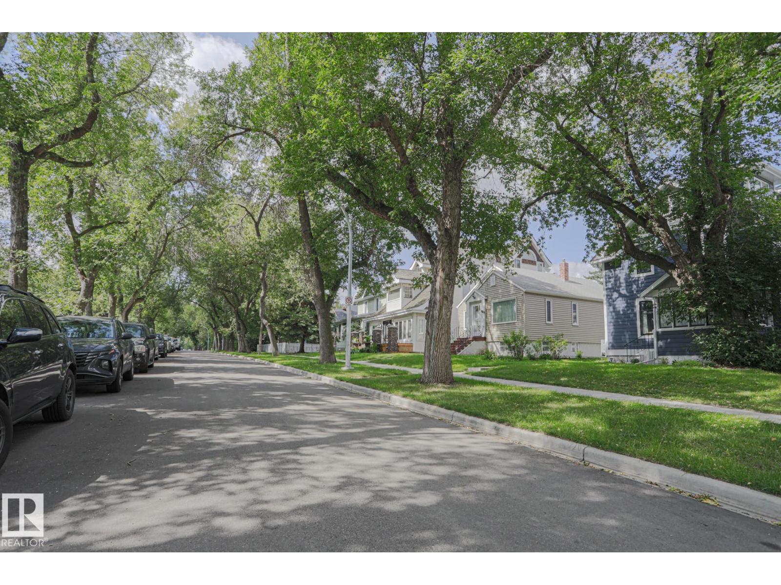Photo 2 of 9731 89 Av Nw, Edmonton AB