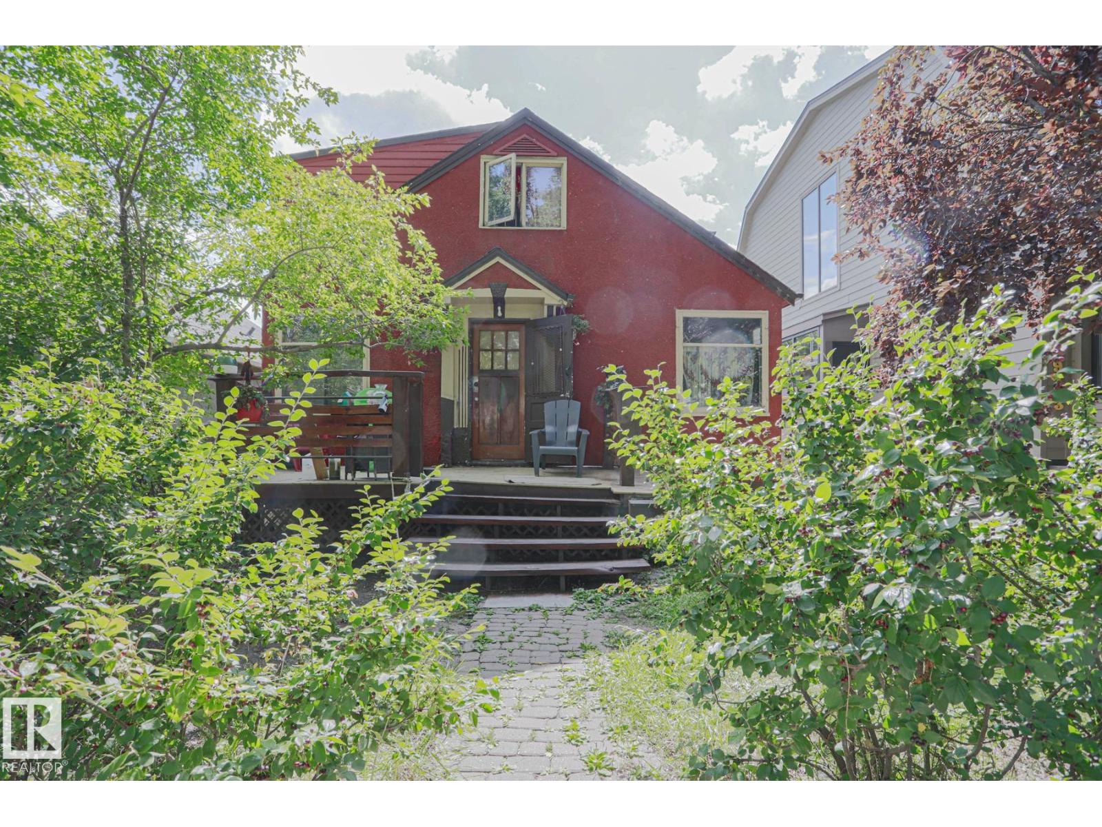 Photo 3 of 9731 89 Av Nw, Edmonton AB