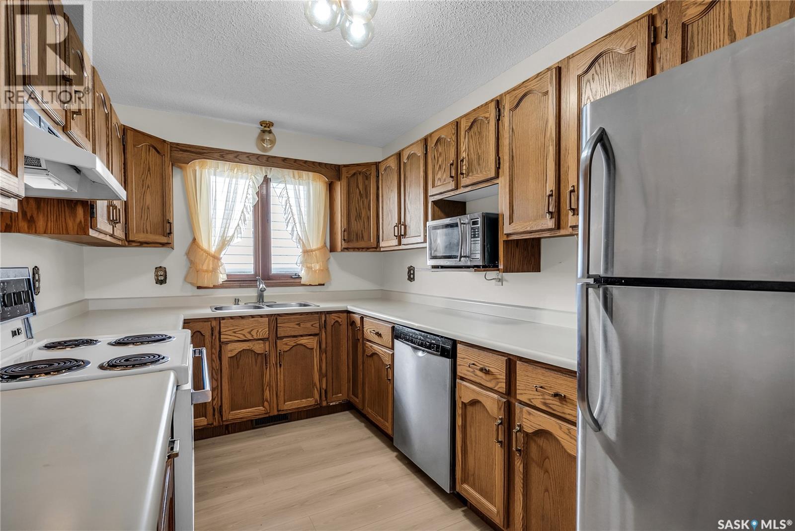 Photo 12 of 502 Hall Crescent, Saskatoon SK