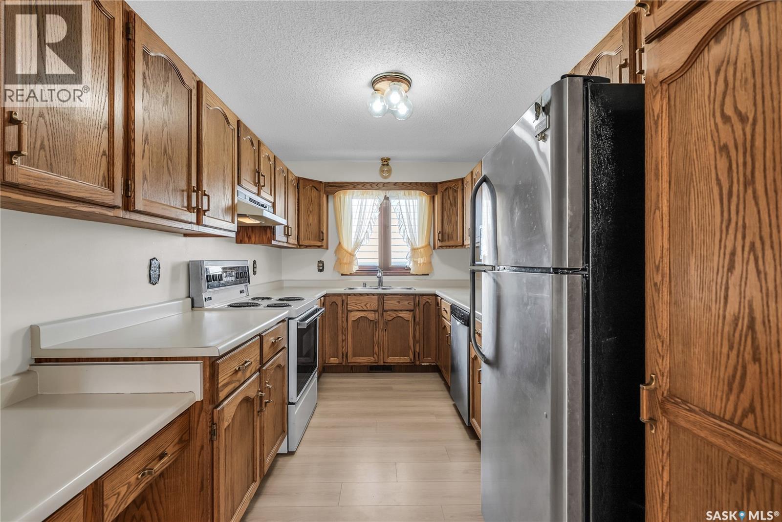 Photo 8 of 502 Hall Crescent, Saskatoon SK