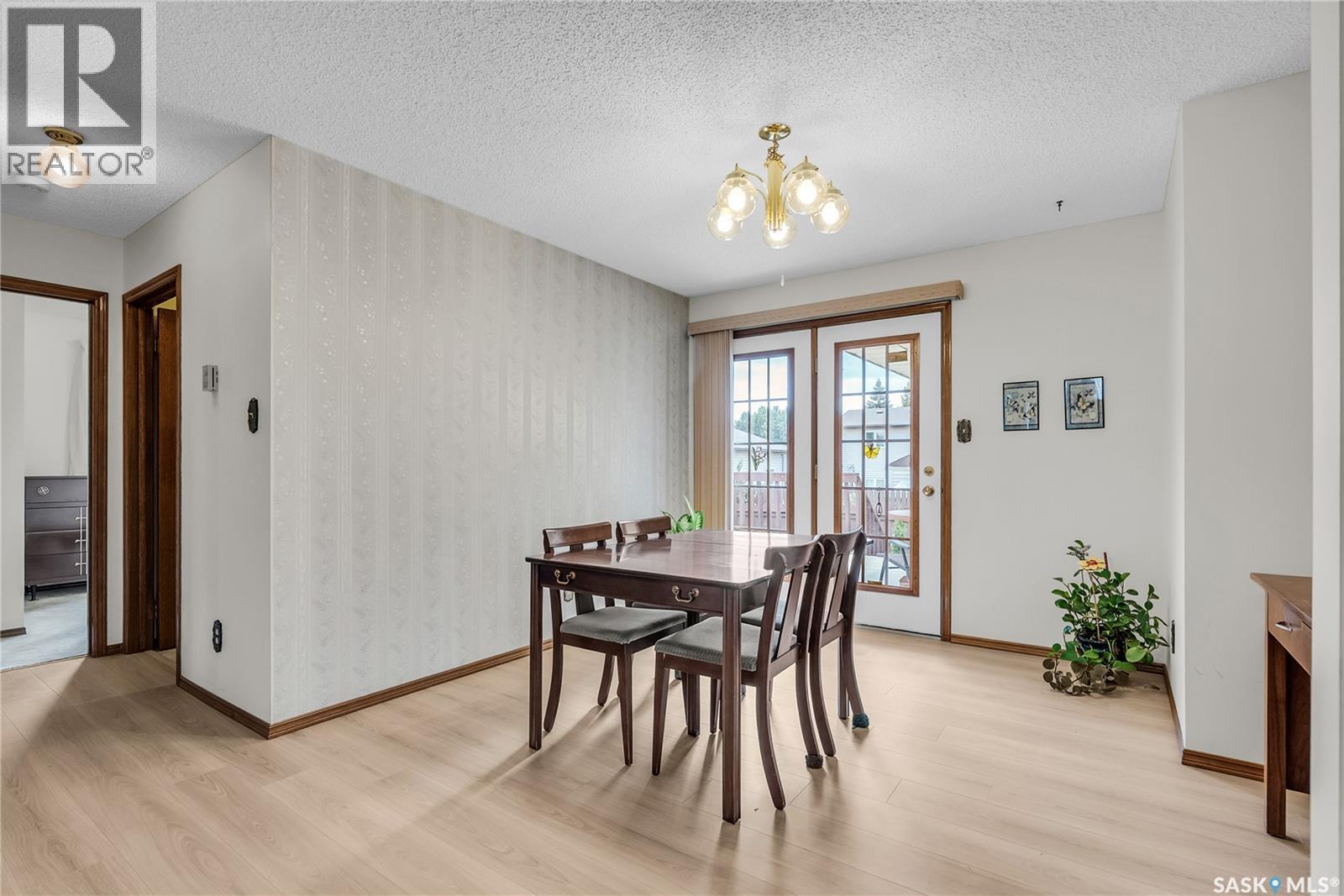 Photo 6 of 502 Hall Crescent, Saskatoon SK