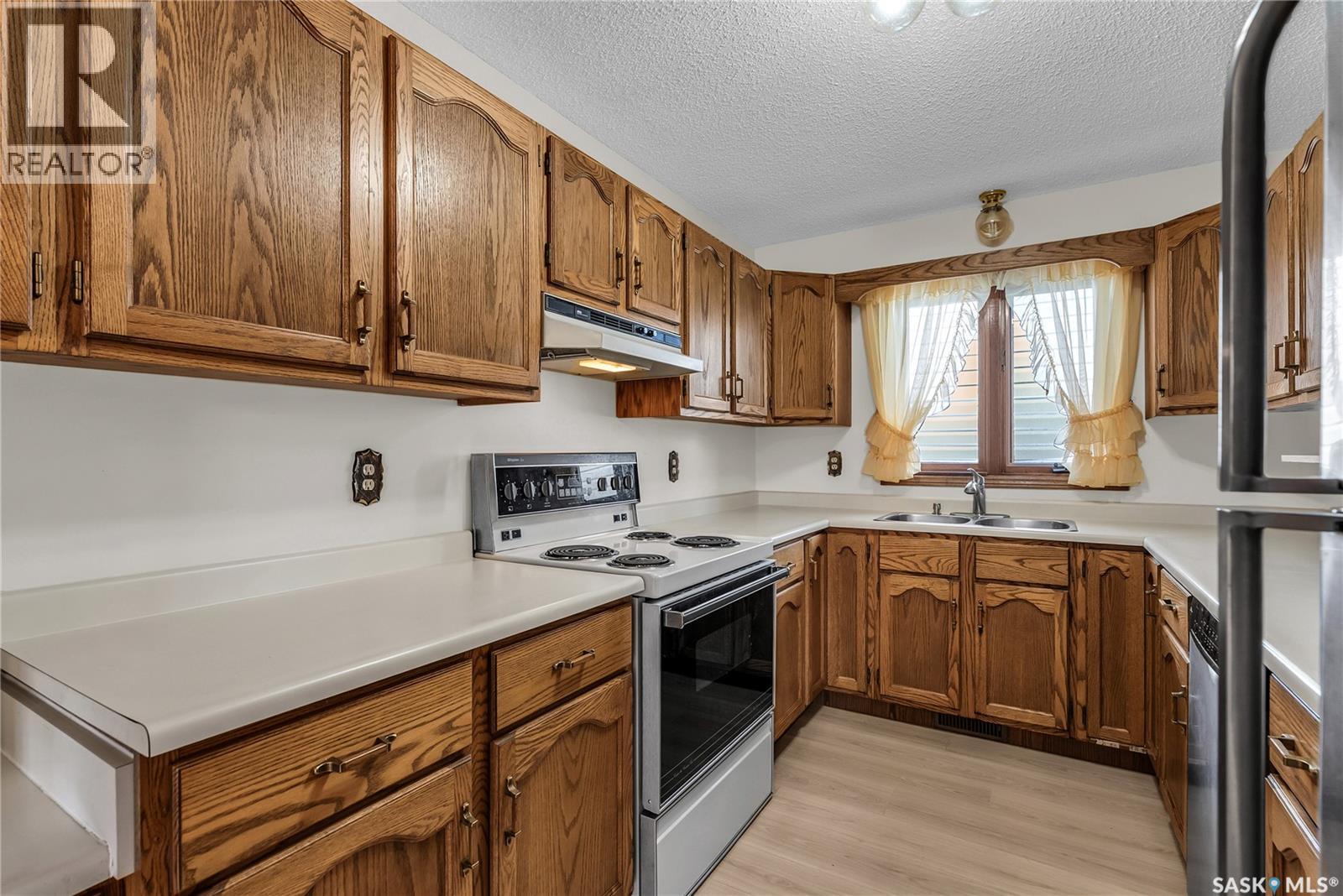 Photo 41 of 502 Hall Crescent, Saskatoon SK