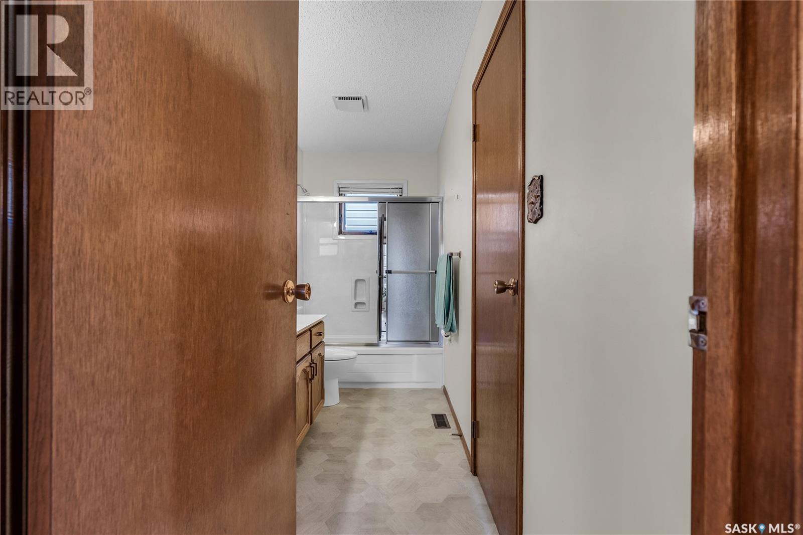Photo 33 of 502 Hall Crescent, Saskatoon SK