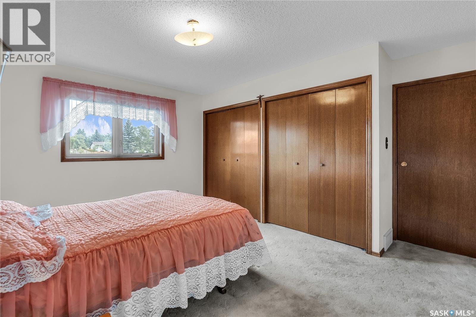 Photo 5 of 502 Hall Crescent, Saskatoon SK