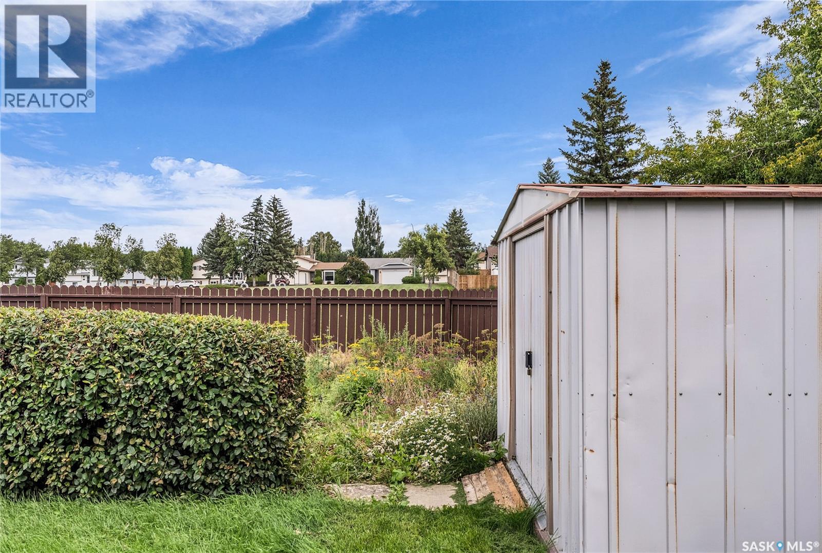 Photo 3 of 502 Hall Crescent, Saskatoon SK