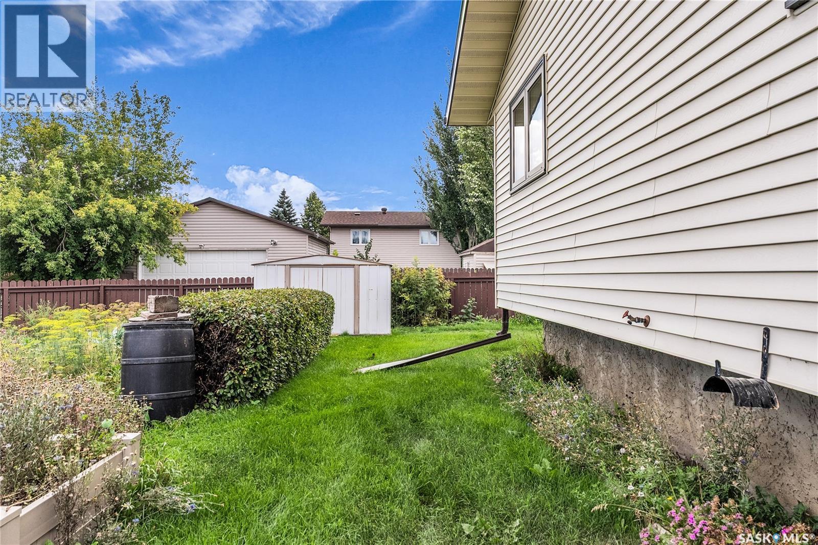Photo 37 of 502 Hall Crescent, Saskatoon SK