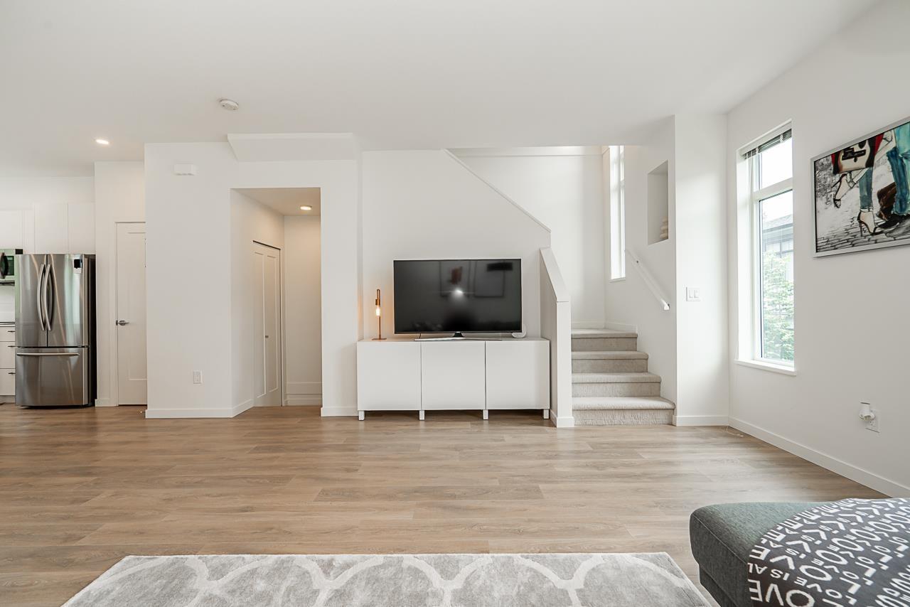 Photo 4 of 47 15235 Sitka Drive, Surrey BC