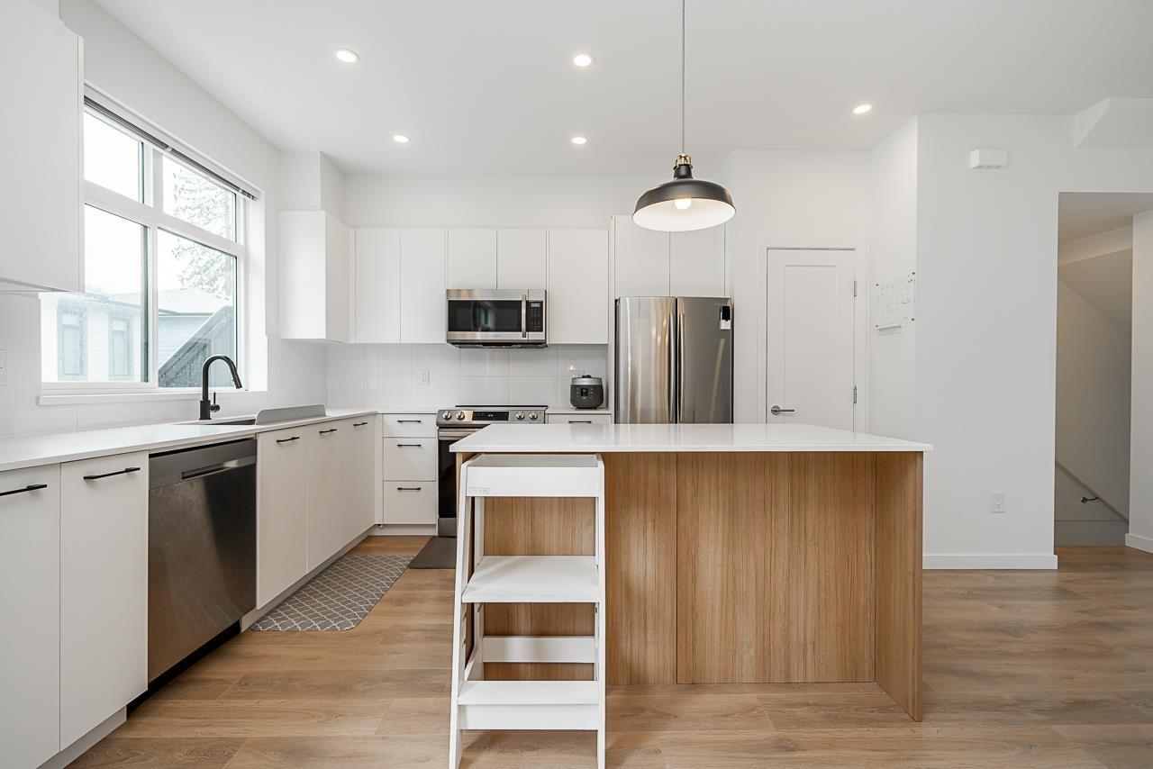 Photo 14 of 47 15235 Sitka Drive, Surrey BC