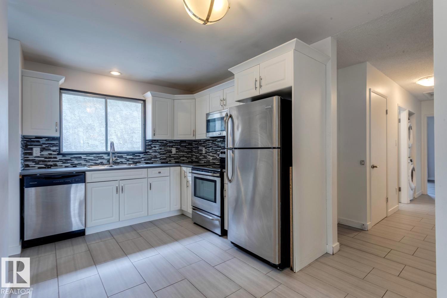 Photo 9 of 11348 87 St Nw, Edmonton AB