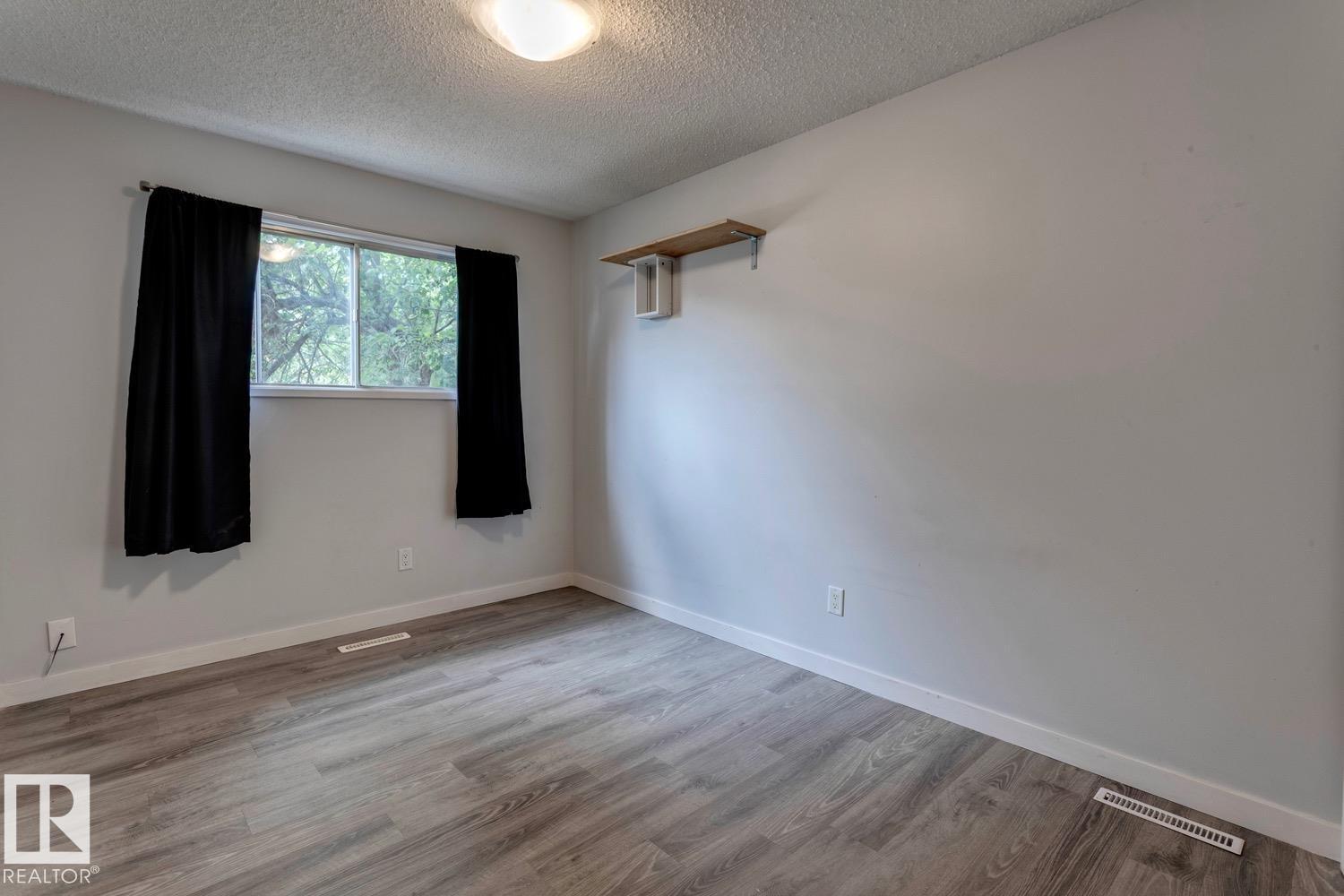 Photo 16 of 11348 87 St Nw, Edmonton AB