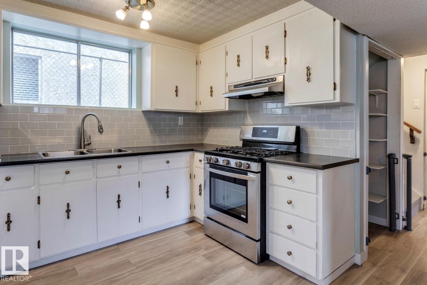 Photo 26 of 11348 87 St Nw, Edmonton AB