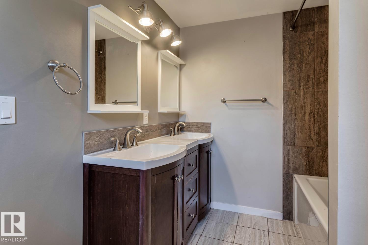 Photo 31 of 11348 87 St Nw, Edmonton AB