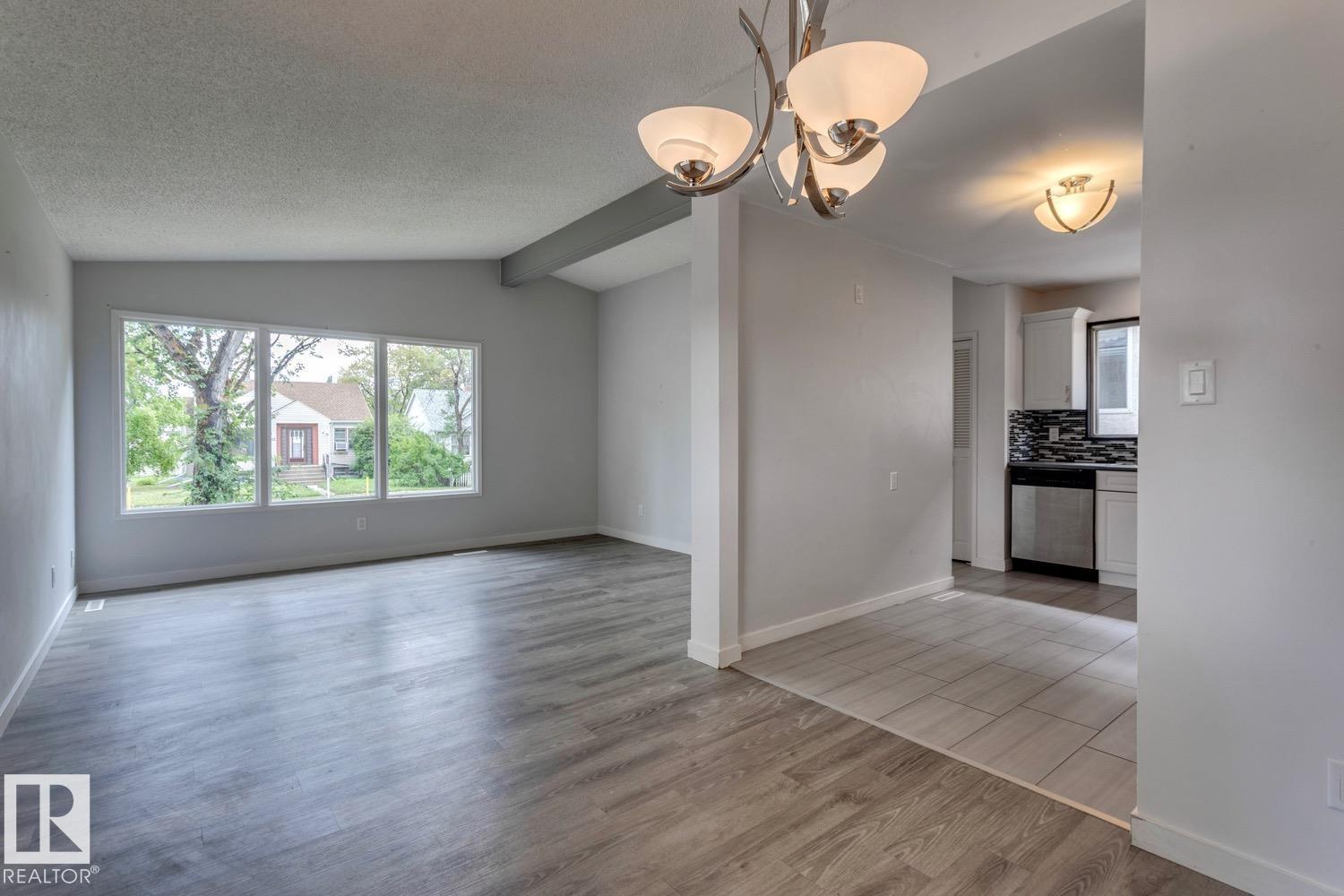 Photo 8 of 11348 87 St Nw, Edmonton AB